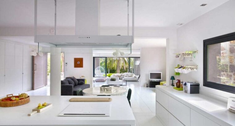 Mansion with Private Pool and Landscap...